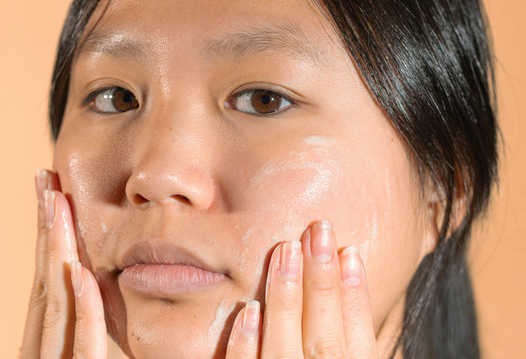 Skincare antes da maquiagem: como preparar a pele para um look impecável