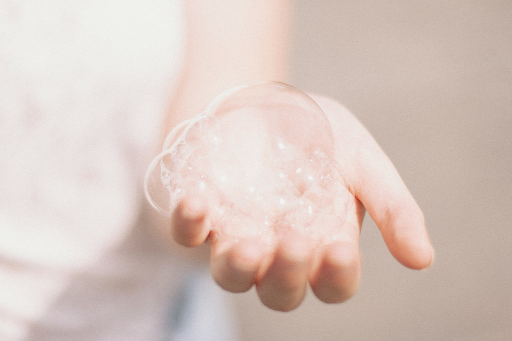 Guia da espuma para limpeza de pele para iniciantes