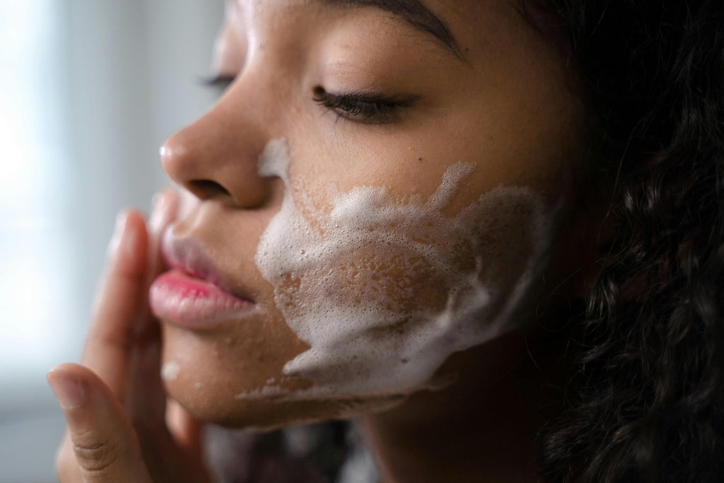 Espuma limpeza facial: o guia para uma pele equilibrada